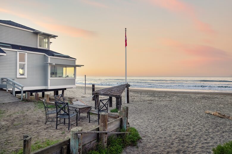 Contemporary Ocean Front Home - Stinson Beach, California