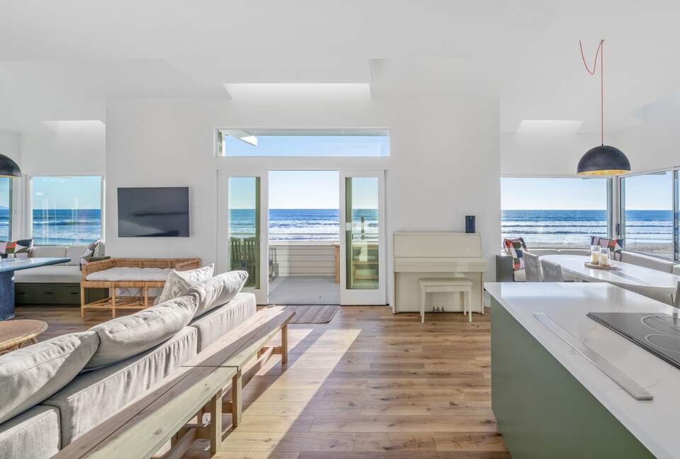 Contemporary Ocean Front Home - Stinson Beach, California