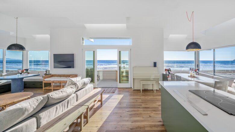 Contemporary Ocean Front Home - Stinson Beach, California