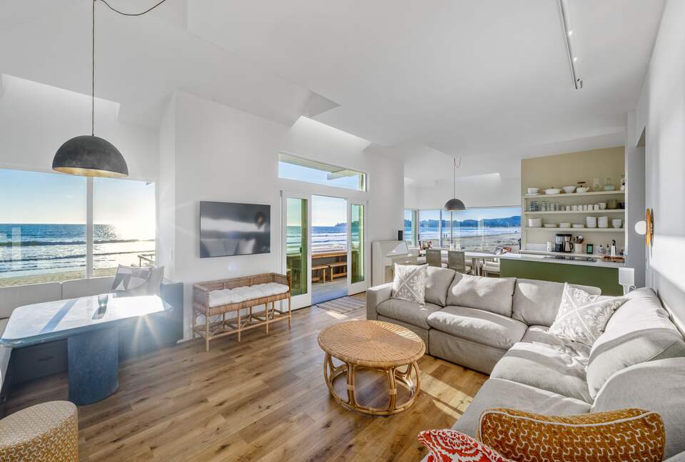 Contemporary Ocean Front Home - Stinson Beach, California