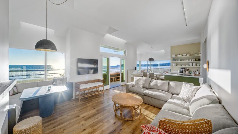 Contemporary Ocean Front Home - Stinson Beach, California