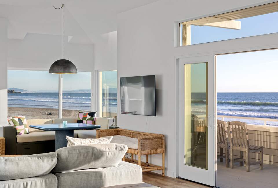 Contemporary Ocean Front Home - Stinson Beach, California