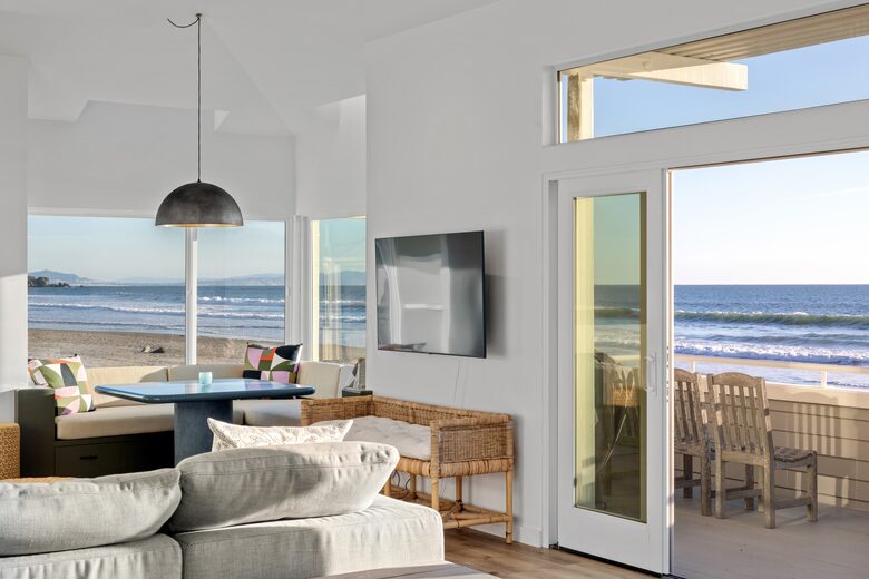 Contemporary Ocean Front Home - Stinson Beach, California