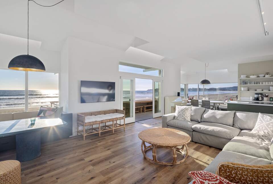 Contemporary Ocean Front Home - Stinson Beach, California