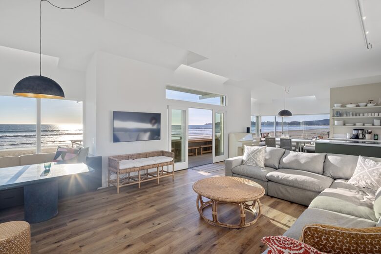 Contemporary Ocean Front Home - Stinson Beach, California