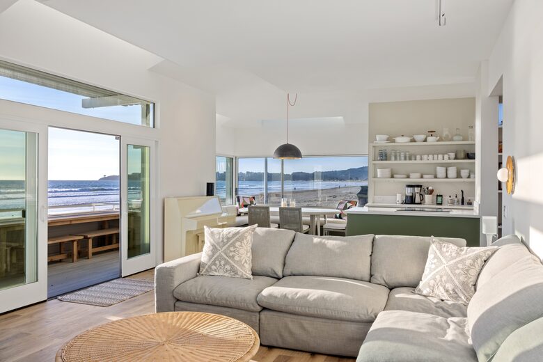 Contemporary Ocean Front Home - Stinson Beach, California