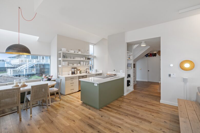 Contemporary Ocean Front Home - Stinson Beach, California