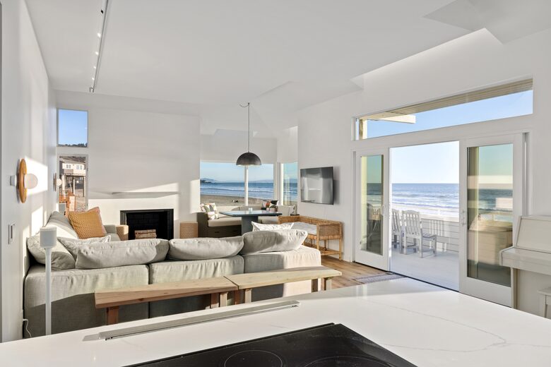 Contemporary Ocean Front Home - Stinson Beach, California