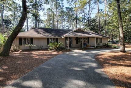 Luxury Ranch Home with a Pool + Hot Tub + Arcade - Hilton Head Island, South Carolina