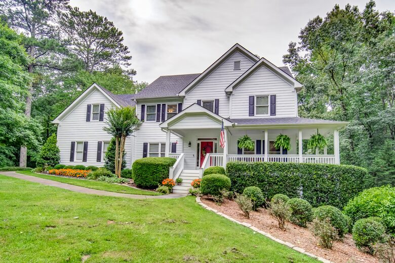 Private Woodstock Estate On 3 Acres - Woodstock, Georgia