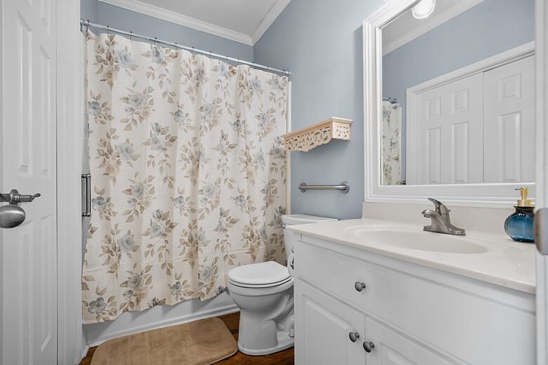 Private Woodstock Estate On 3 Acres - Woodstock, Georgia