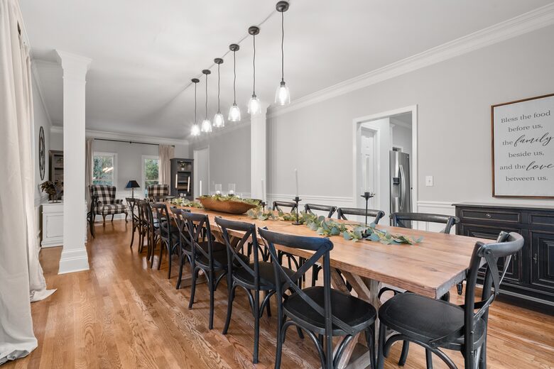 Private Woodstock Estate On 3 Acres - Woodstock, Georgia