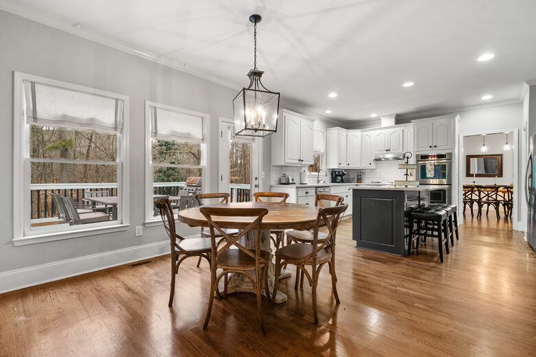 Private Woodstock Estate On 3 Acres - Woodstock, Georgia