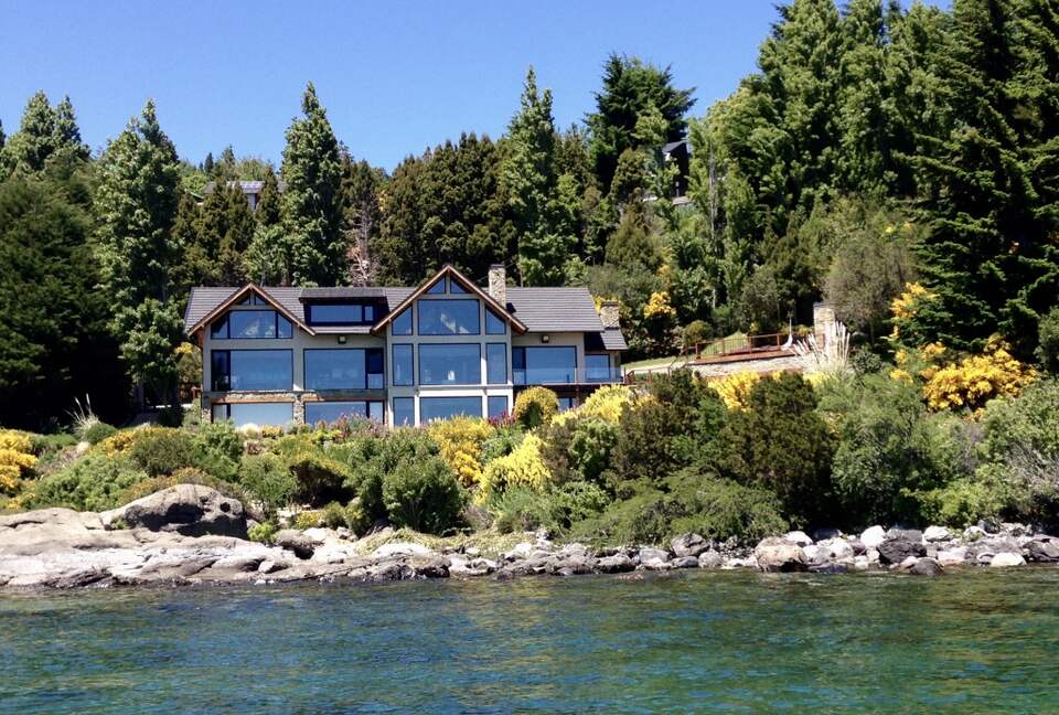 Patagonia Luxury Lakefront Home - San Carlos de Bariloche, Argentina