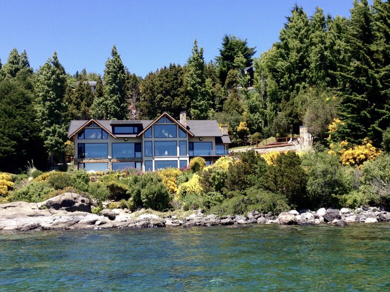Patagonia Luxury Lakefront Home - San Carlos de Bariloche, Argentina