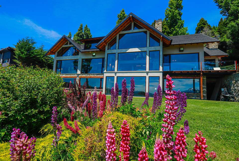 Patagonia Luxury Lakefront Home - San Carlos de Bariloche, Argentina