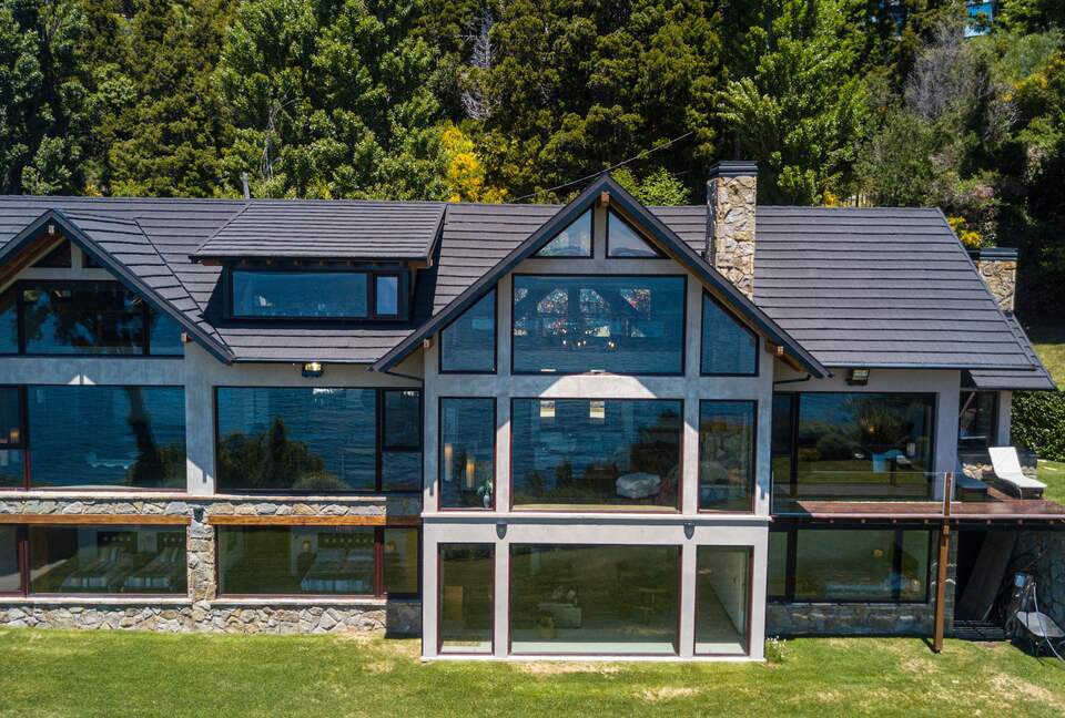 Patagonia Luxury Lakefront Home - San Carlos de Bariloche, Argentina