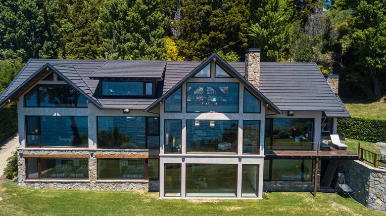 Patagonia Luxury Lakefront Home - San Carlos de Bariloche, Argentina