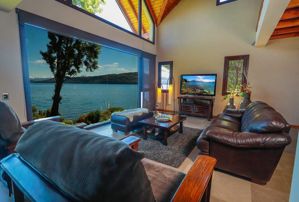 Patagonia Luxury Lakefront Home - San Carlos de Bariloche, Argentina
