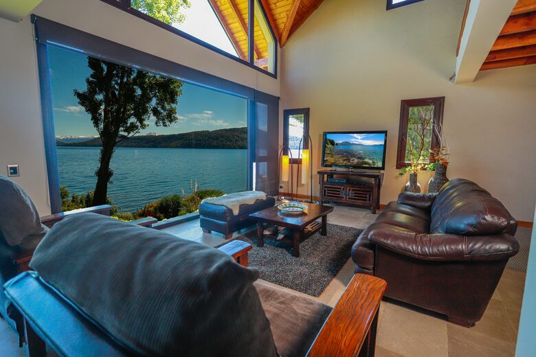 Patagonia Luxury Lakefront Home - San Carlos de Bariloche, Argentina