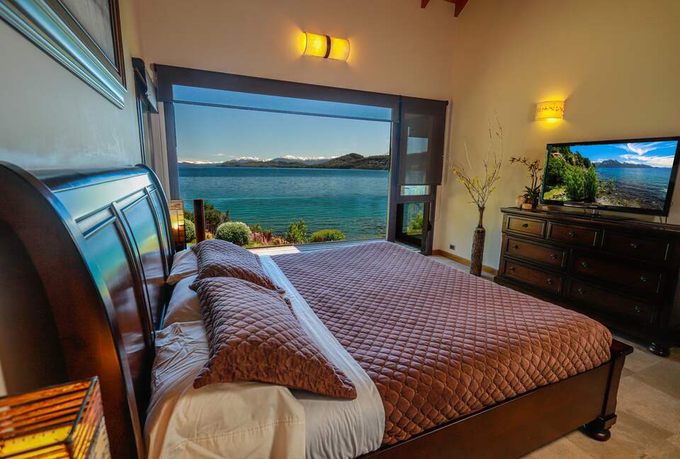Patagonia Luxury Lakefront Home - San Carlos de Bariloche, Argentina