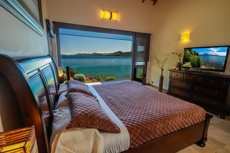 Patagonia Luxury Lakefront Home - San Carlos de Bariloche, Argentina
