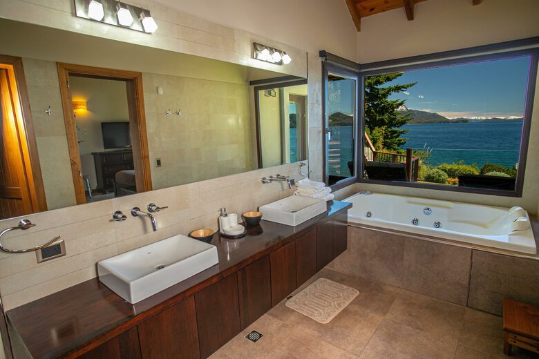 Patagonia Luxury Lakefront Home - San Carlos de Bariloche, Argentina