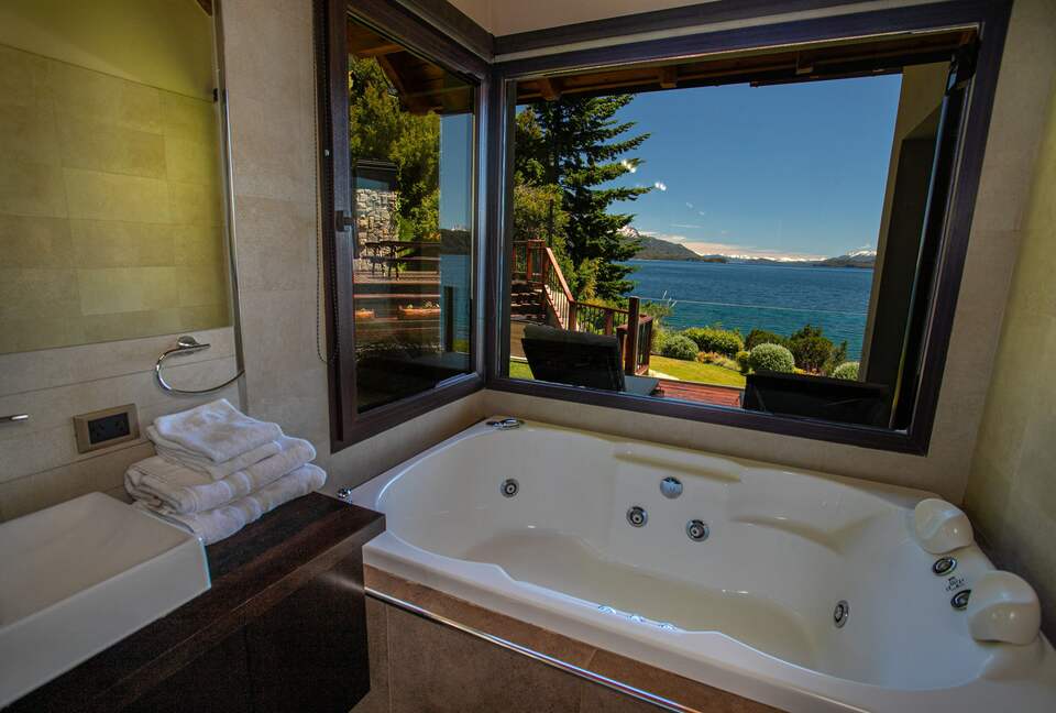 Patagonia Luxury Lakefront Home - San Carlos de Bariloche, Argentina