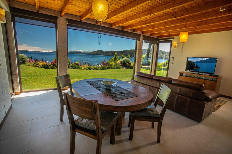 Patagonia Luxury Lakefront Home - San Carlos de Bariloche, Argentina