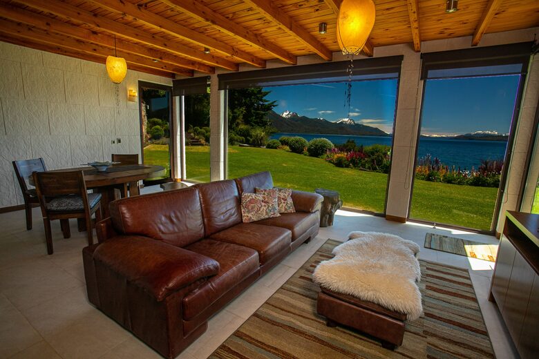 Patagonia Luxury Lakefront Home - San Carlos de Bariloche, Argentina