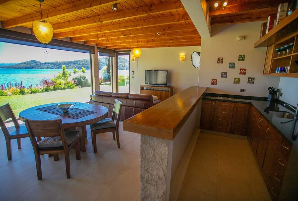 Patagonia Luxury Lakefront Home - San Carlos de Bariloche, Argentina