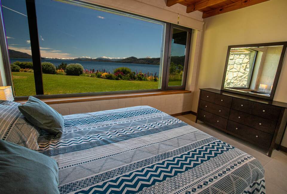 Patagonia Luxury Lakefront Home - San Carlos de Bariloche, Argentina
