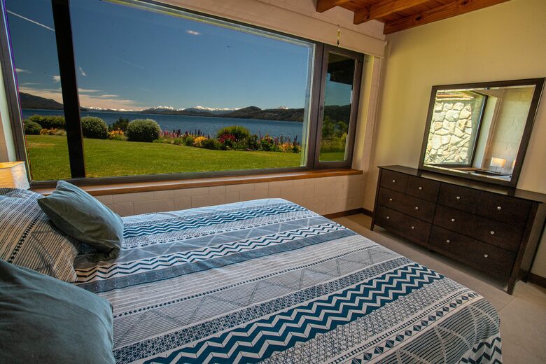 Patagonia Luxury Lakefront Home - San Carlos de Bariloche, Argentina