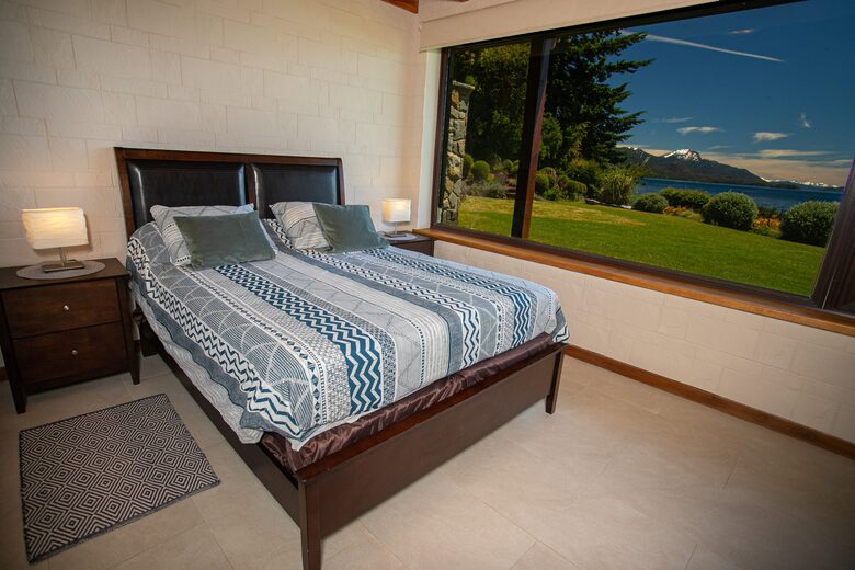 Patagonia Luxury Lakefront Home - San Carlos de Bariloche, Argentina