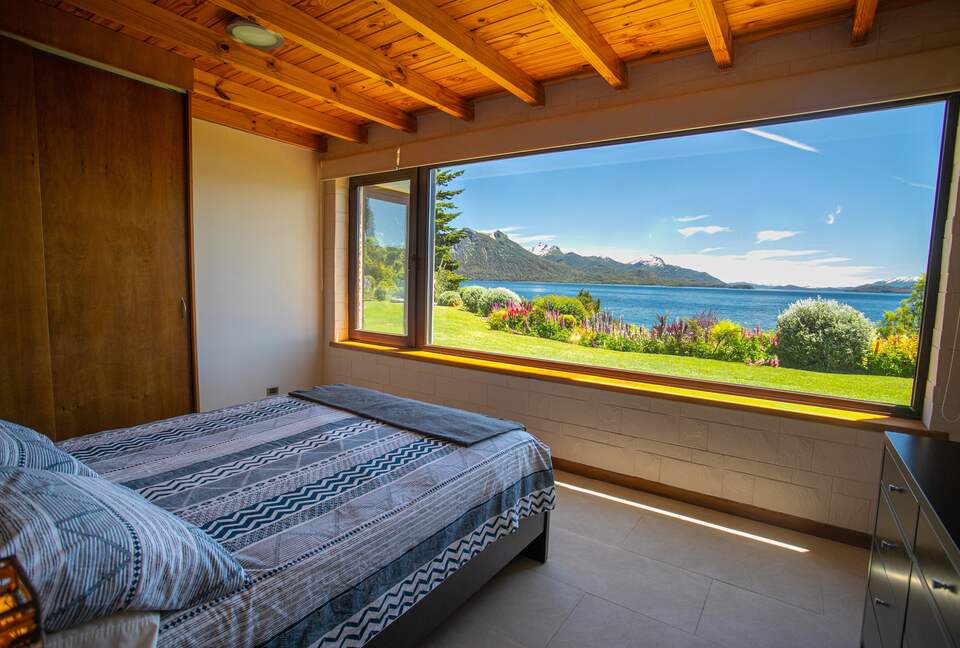 Patagonia Luxury Lakefront Home - San Carlos de Bariloche, Argentina