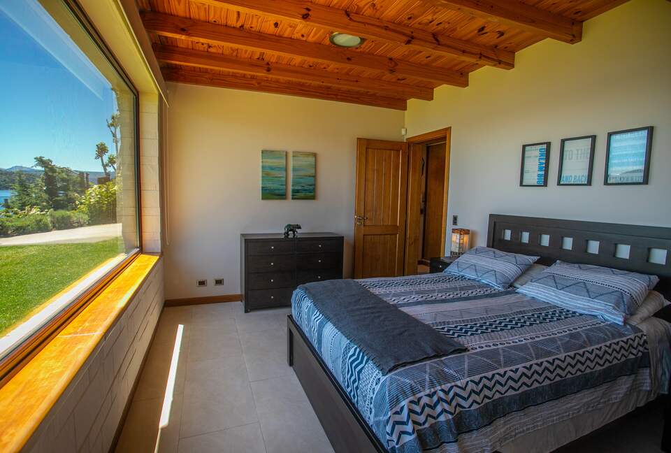 Patagonia Luxury Lakefront Home - San Carlos de Bariloche, Argentina