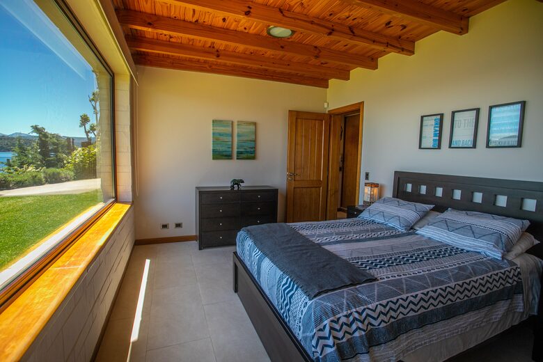 Patagonia Luxury Lakefront Home - San Carlos de Bariloche, Argentina