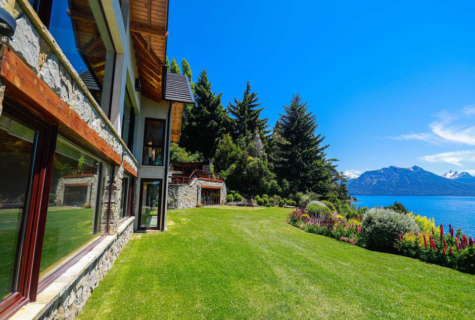 Patagonia Luxury Lakefront Home - San Carlos de Bariloche, Argentina
