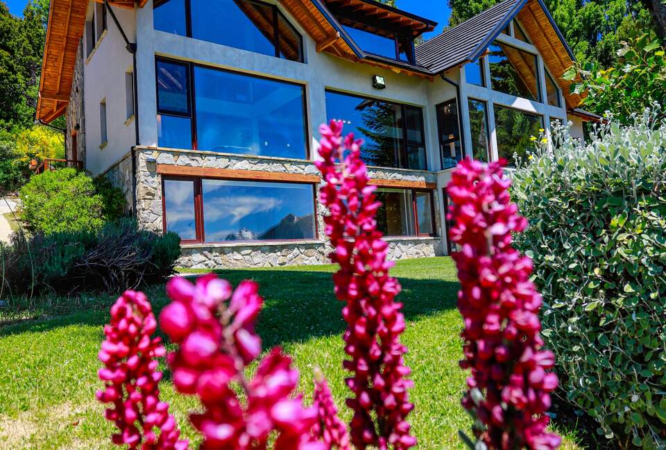 Patagonia Luxury Lakefront Home - San Carlos de Bariloche, Argentina