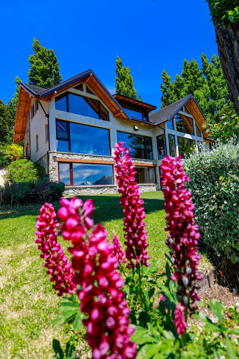 Patagonia Luxury Lakefront Home - San Carlos de Bariloche, Argentina