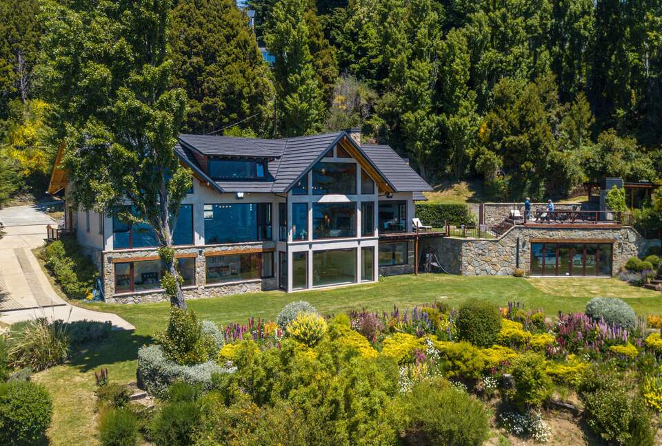 Patagonia Luxury Lakefront Home - San Carlos de Bariloche, Argentina