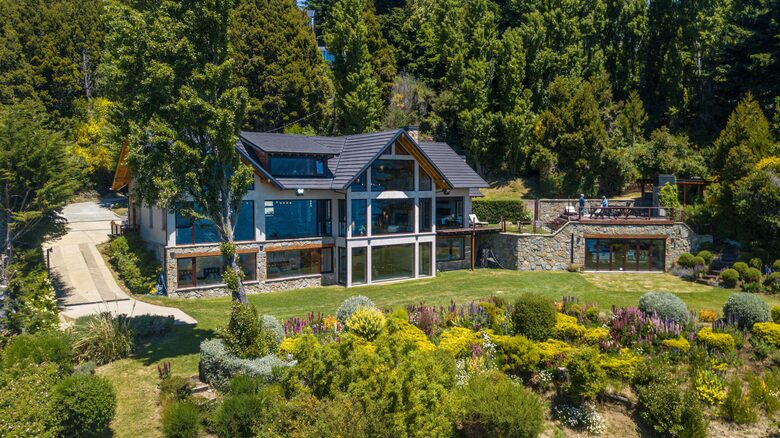 Patagonia Luxury Lakefront Home - San Carlos de Bariloche, Argentina