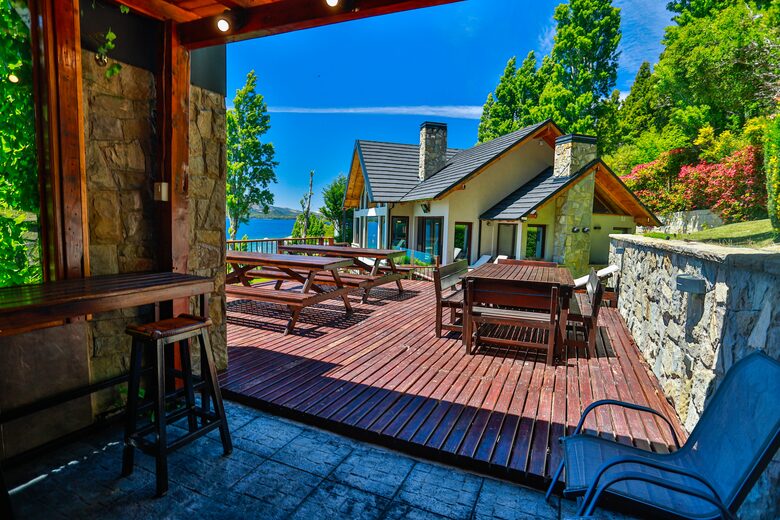 Patagonia Luxury Lakefront Home - San Carlos de Bariloche, Argentina
