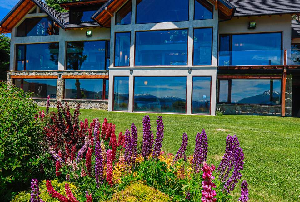 Patagonia Luxury Lakefront Home - San Carlos de Bariloche, Argentina