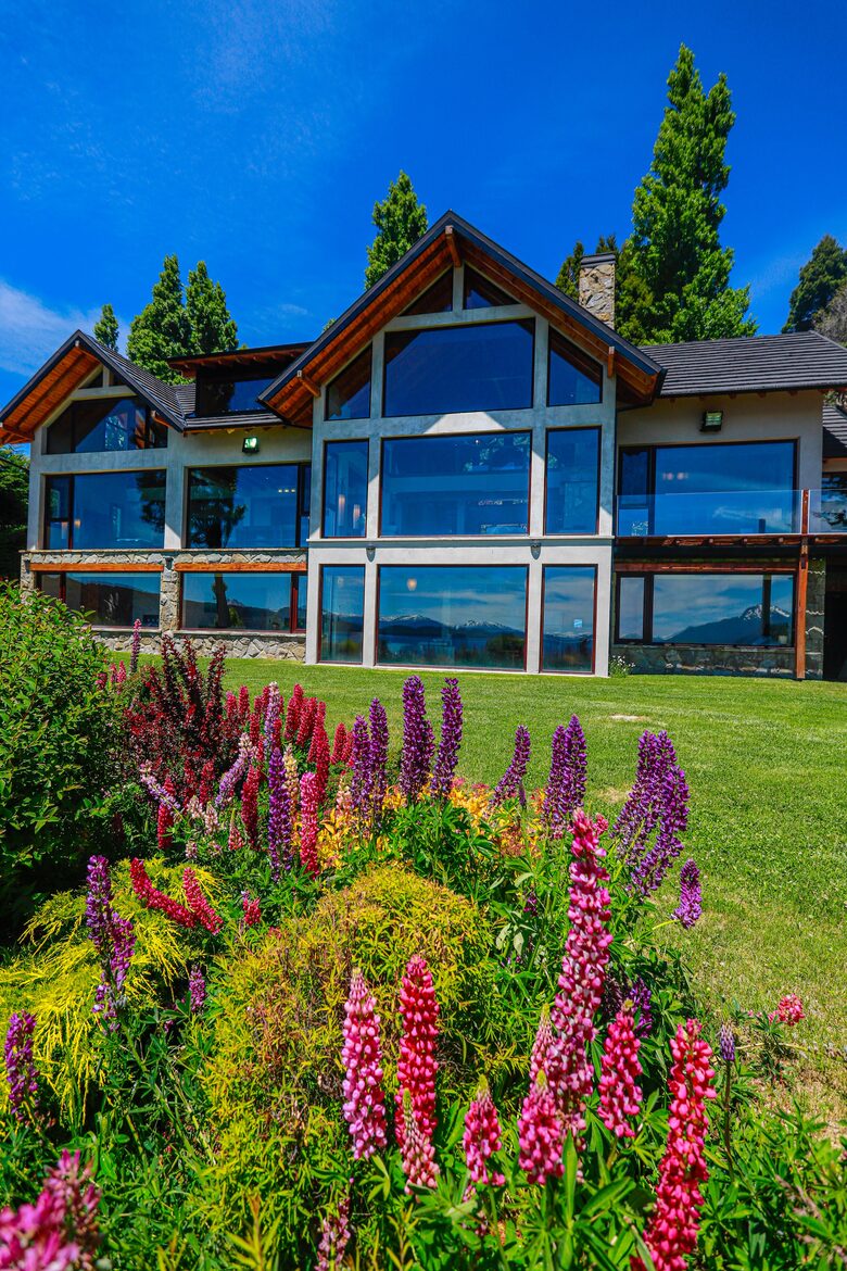 Patagonia Luxury Lakefront Home - San Carlos de Bariloche, Argentina