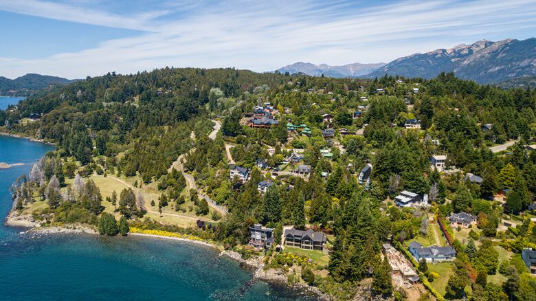 Patagonia Luxury Lakefront Home - San Carlos de Bariloche, Argentina