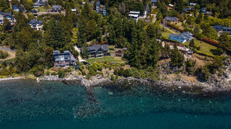 Patagonia Luxury Lakefront Home - San Carlos de Bariloche, Argentina