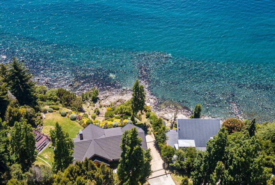 Patagonia Luxury Lakefront Home - San Carlos de Bariloche, Argentina