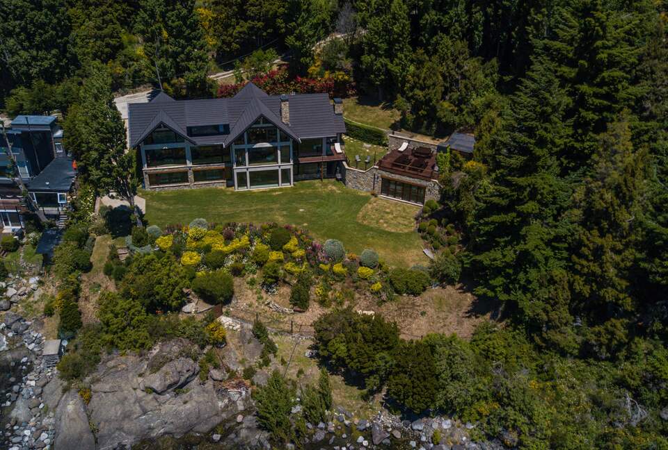Patagonia Luxury Lakefront Home - San Carlos de Bariloche, Argentina