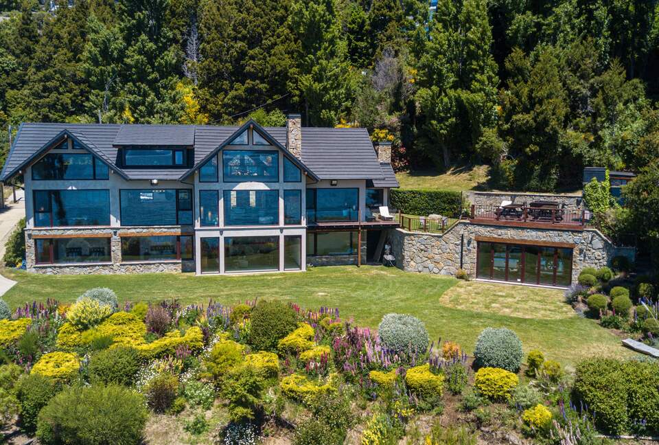 Patagonia Luxury Lakefront Home - San Carlos de Bariloche, Argentina